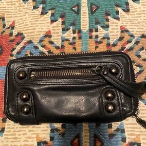 Linea Pella wallet